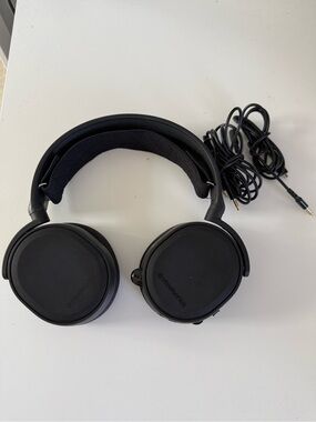 SteelSeries Black Over-Ear Gaming Headset with Detachable Cable